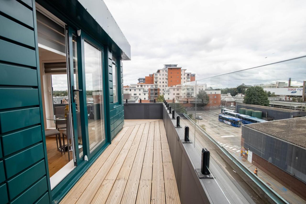 Luxe & Stylish 1 & 2 Bed Flats Near Heathrow, Legoland, & Windsor Slough Exterior photo